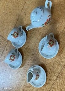 Dinette en porcelaine peinte/Service à thé (image 1)