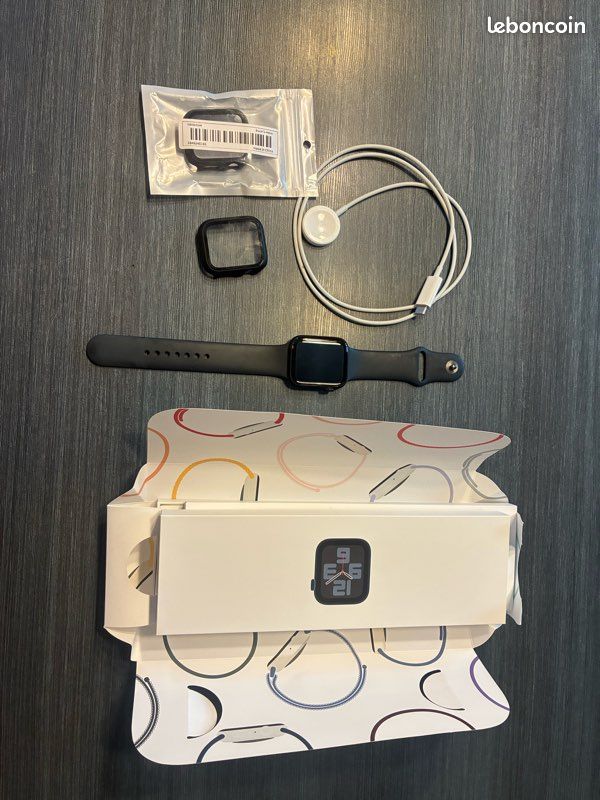 Apple Watch SE (image 1)