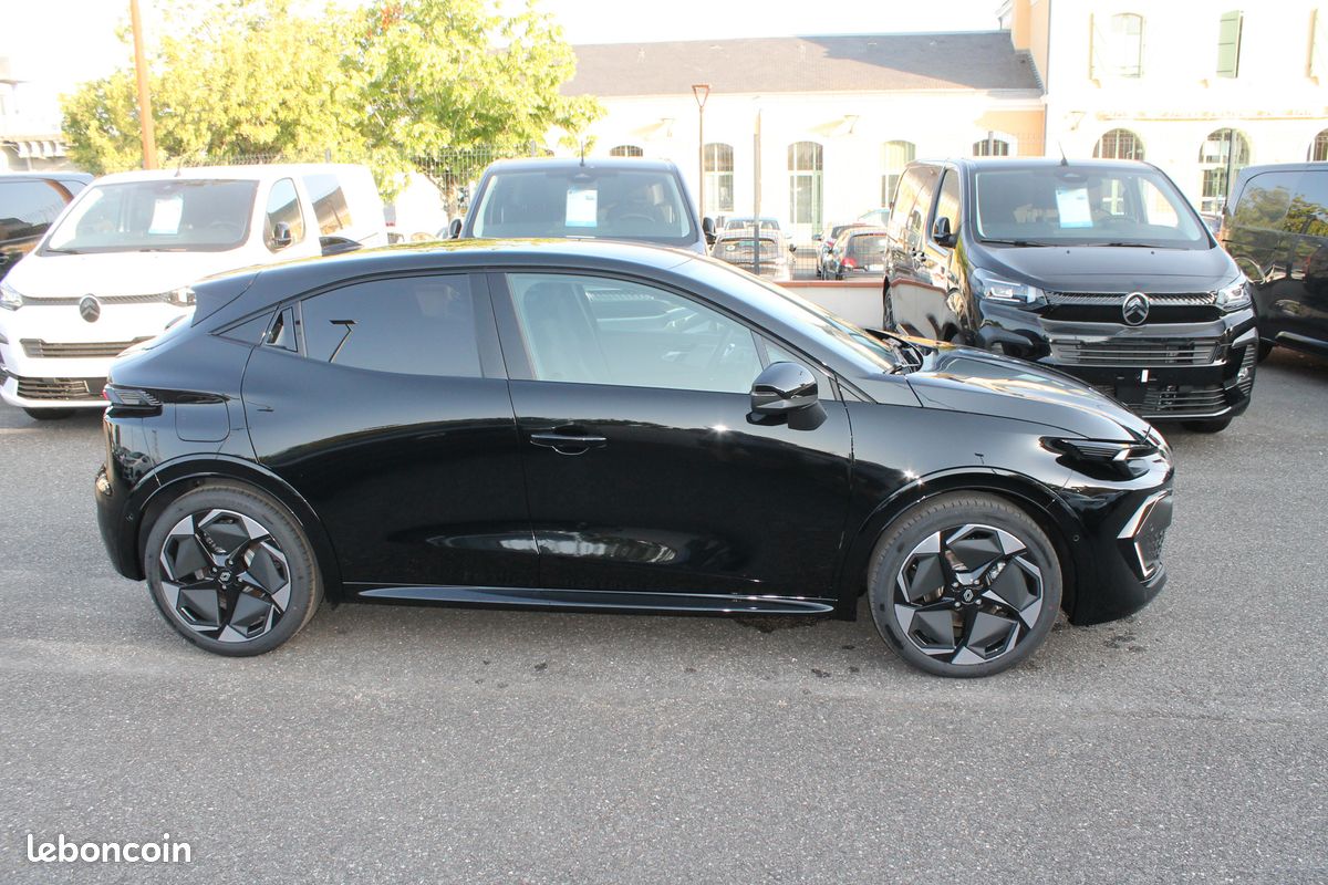 Renault Clio VI 1.2 TCE 115 Techno Pack Hiver, Pack Safety et Jantes Aluminium 18" sortie le 30/03/2026 - 5 Kilomètres (image 10)
