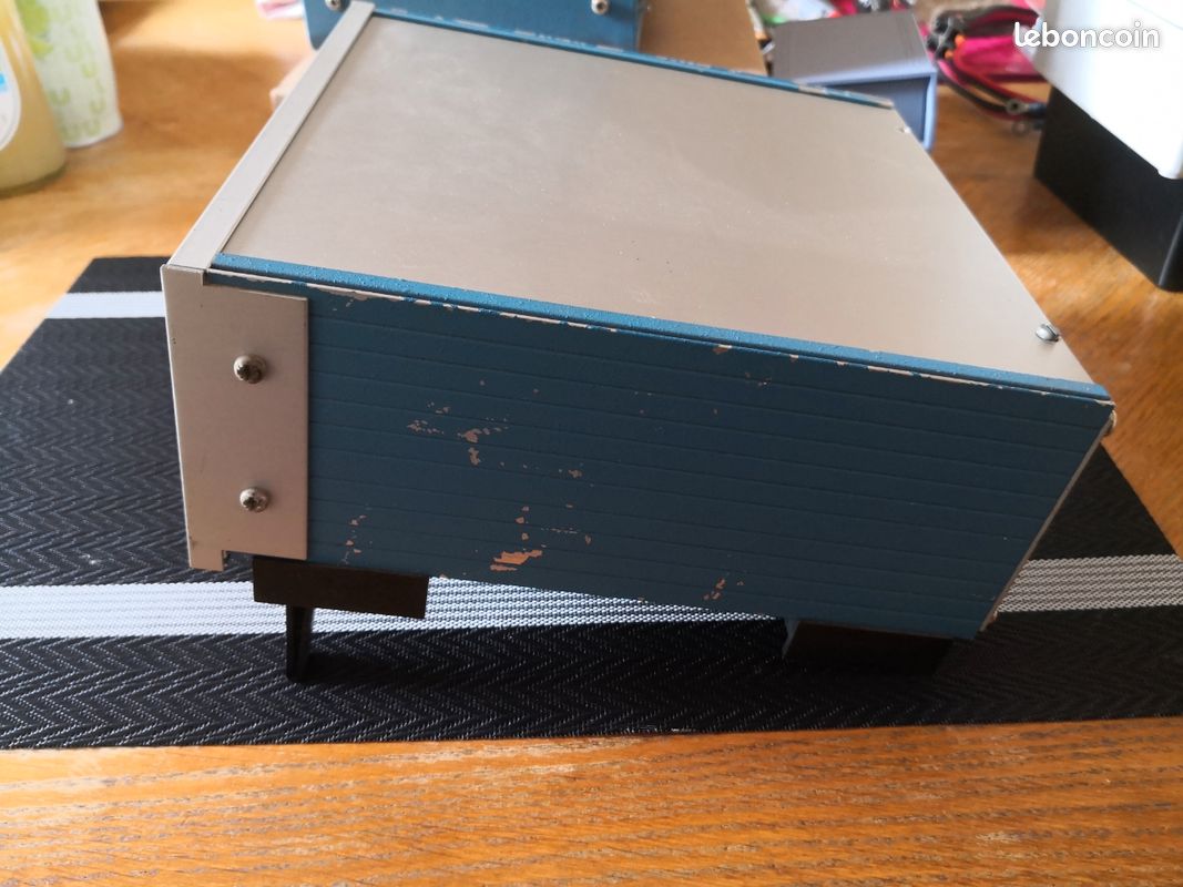 "radioamateur" boîte en alu sur pied (image 2)