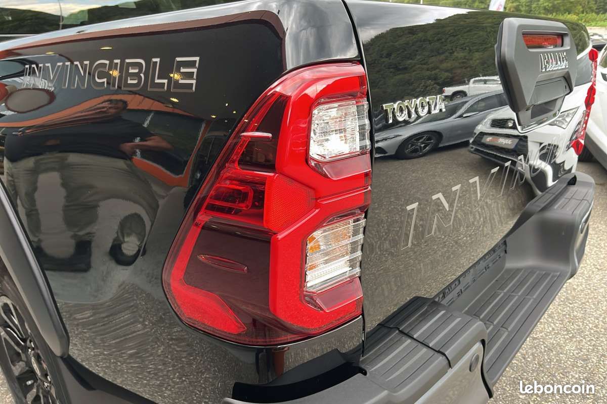 Toyota Hilux 2.8 204 BVA INVINCIBLE 4PL (image 15)
