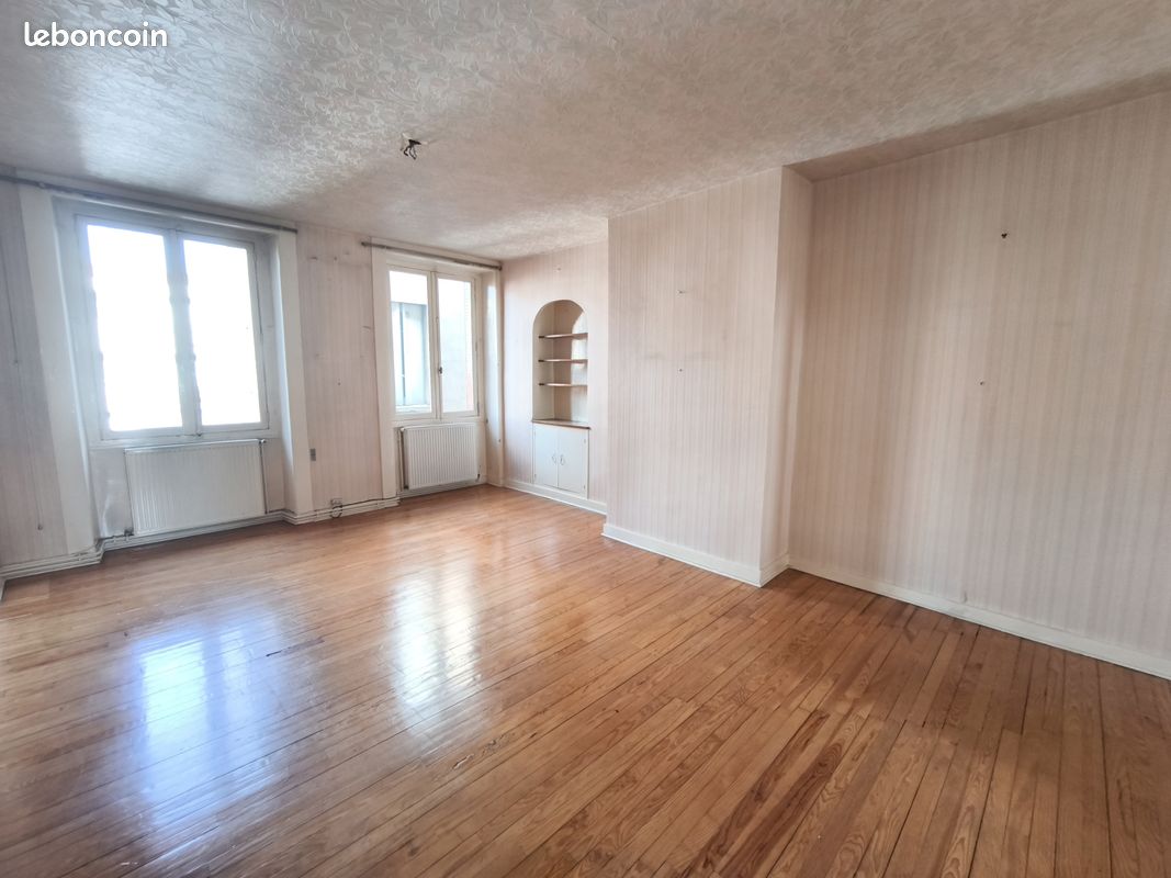 Appartement 4 pièces 105 m² · à Saint-Étienne · 105 m² · 55 000 €