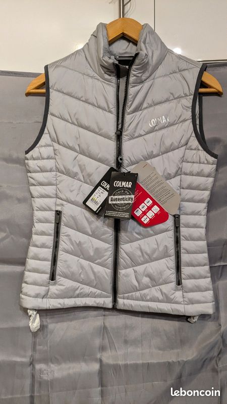 Doudoune femme neuve T36 de marque italienne COLMAR, légère sans
