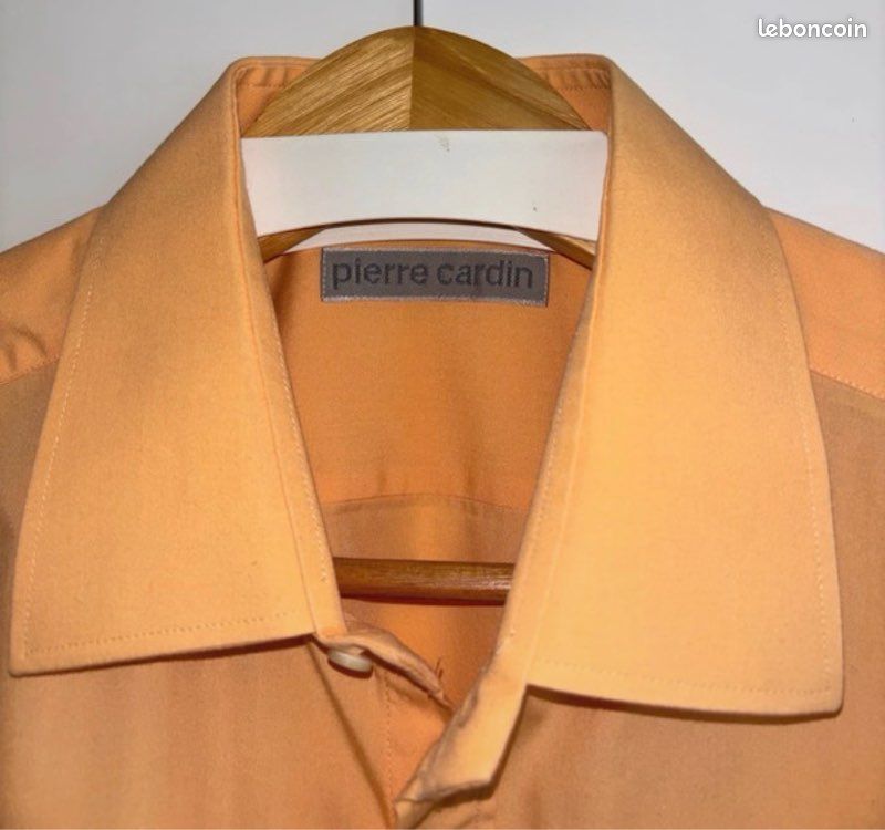 Vendus Pierre Cardin, très jolie chemise XL • Neuf sans étiquette • Pierre Cardin Inclut la Protection ache dans ton porte-monnaie pour tes achats Description Quasi neuve, (image 6)