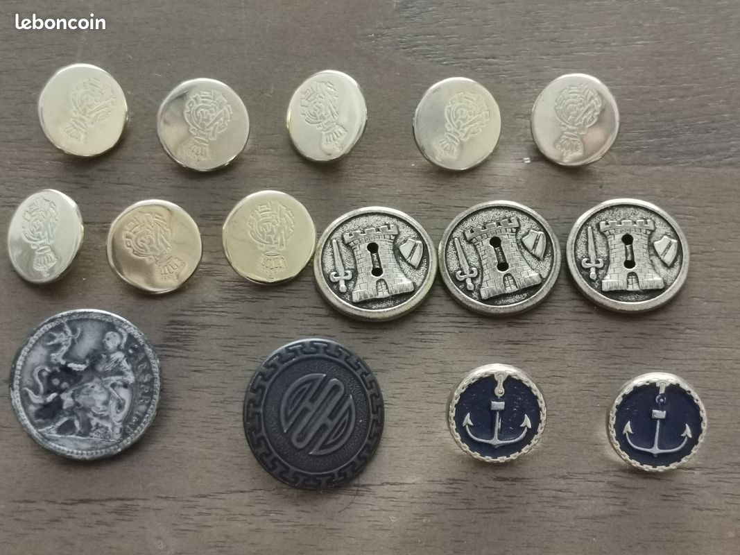 Lot De 10 Boutons Vintage Métal Et Plastique Avec Blason - Diamètre 17 Mm - Neuf (stock Ancien)