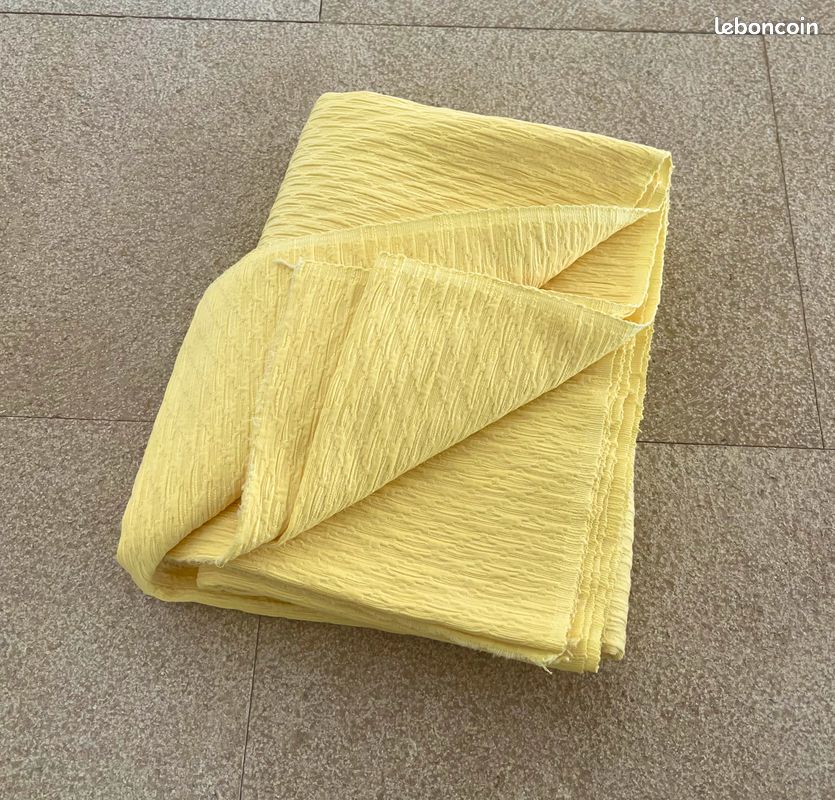 Tissu coton Broché jaune citron100% coton 236 x 88 cm (image 4)