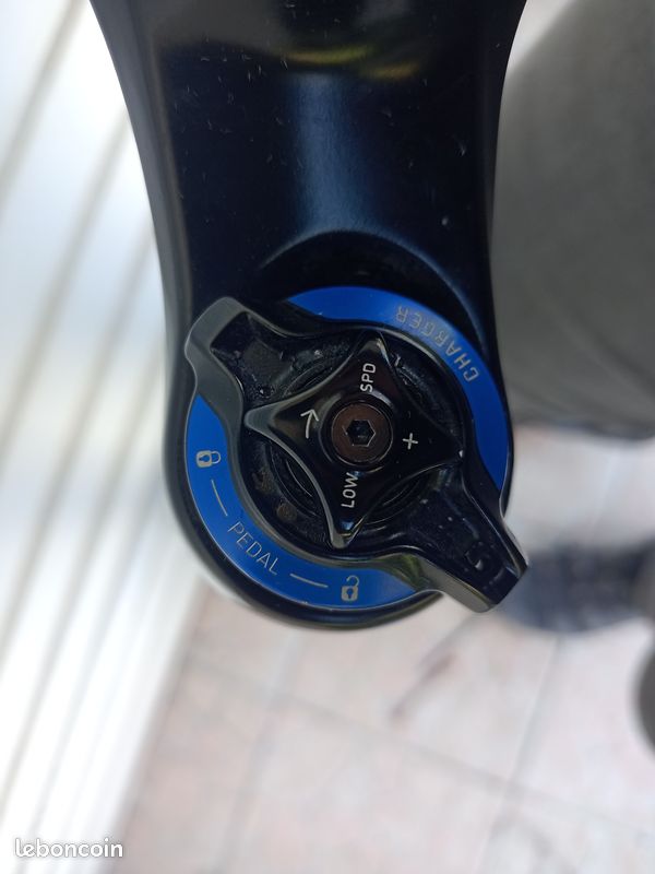 A vendre fourche vtt rockshox pike rct3 160mm 27,5" non boost (image 3)