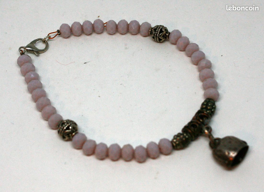 Bijou bracelet fait main clochette perles violet et métal 20 cm (image 2)