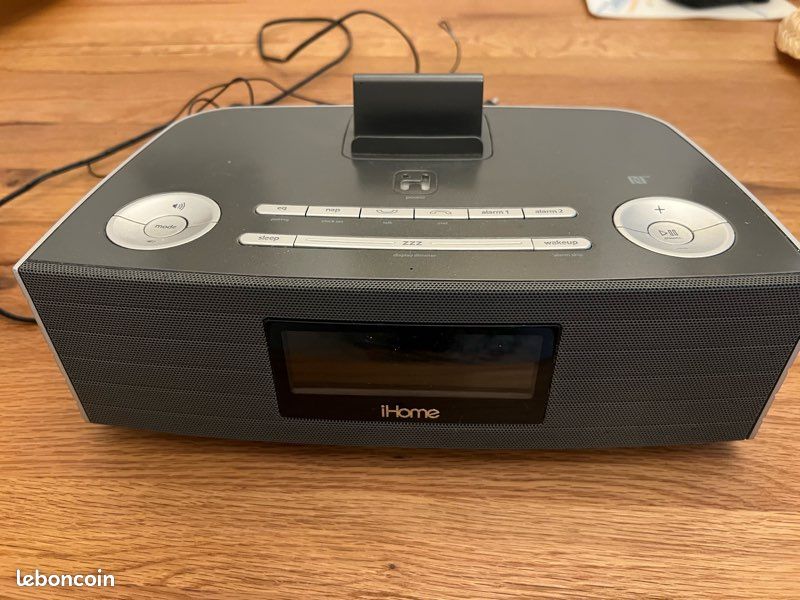Radio-réveil stéréo FM iHome iBT97 (image 2)