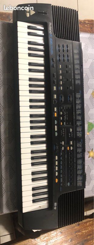 Synthtiseur Roland E-66 - Instruments de musique