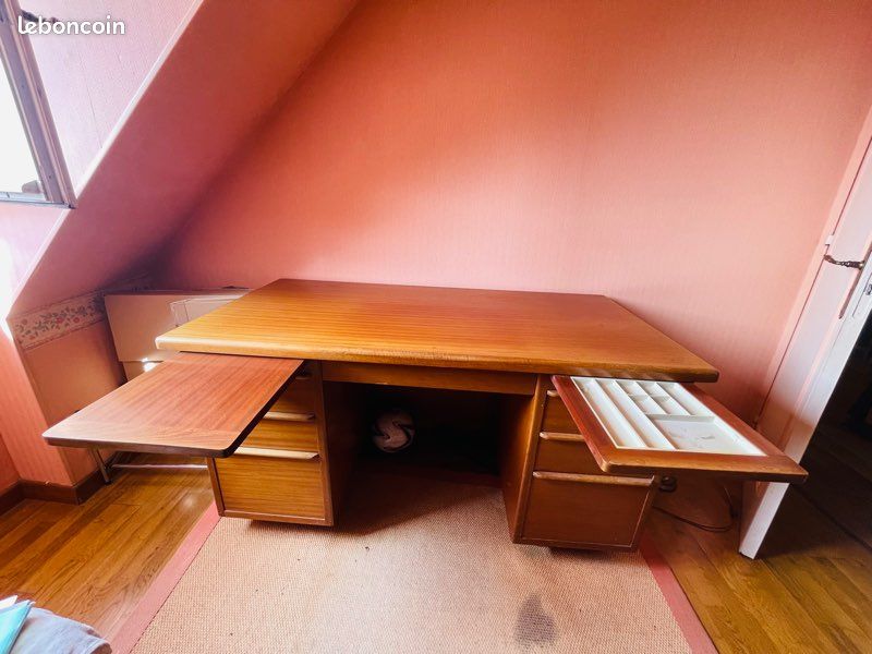 Bureau (image 1)