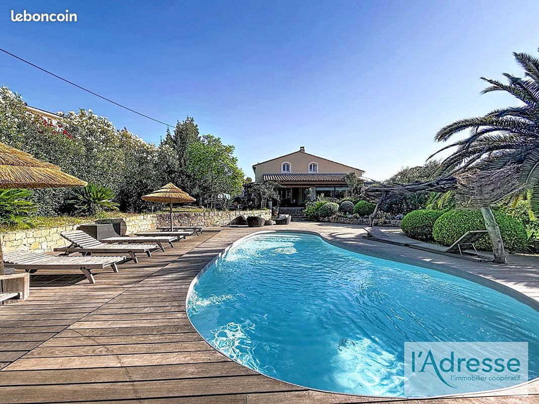 Propriété 6 pièces 232 m² (image 2)