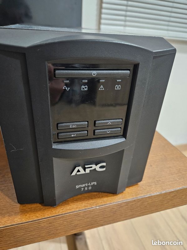 SMART-UPS APC, Liaison interactive, 750 VA, tour, 120 V, 6 prises NEMA 5-15R, port SmartConnect+SmartSlot, AVR, écran LCD (image 2)