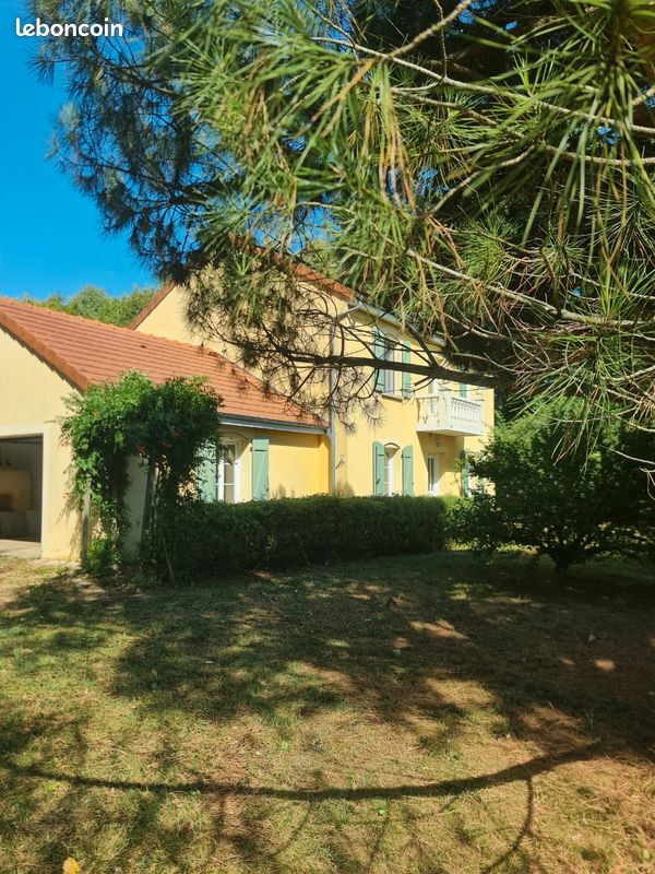 Maison 6 pièces 142 m² · à Rolampont · 142 m² · 920 €
