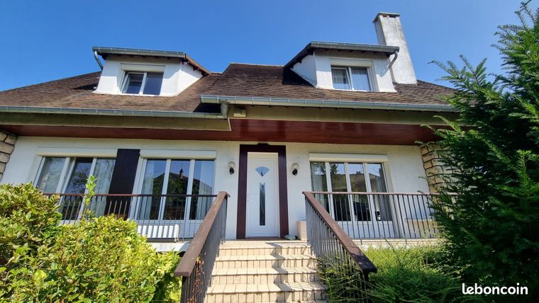 Pavillon 8 pièces 238 m²