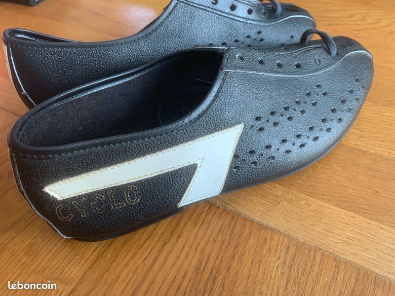 Chaussures Vélo Vintage CARNAC T39 – Cuir Noir, Velcro, Course, NOS, Eroica