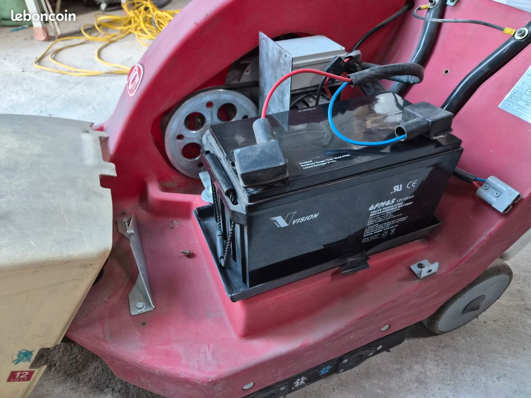 Petite Balayeuse rcm à batterie chargeur au 220v (image 6)