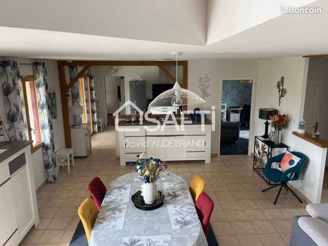 Pavillon 8 pièces 155 m² - Sauzé-Vaussais 79190 (image principale 6)