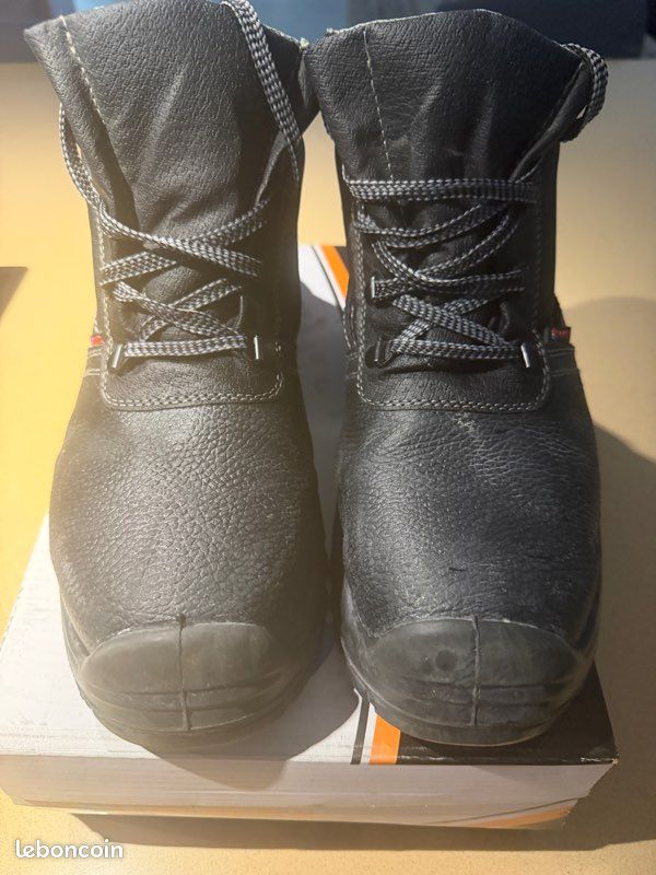 Chaussure de sécurité T45 (image 2)