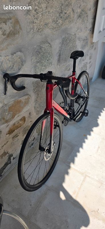 Vélo de course TREK Domane AL 2 4e gén. Crimson to Dark Carmine Fade en 58 + pédales Look gen 3 + chaussure Giro cadet noir+ porte gourde+ mini pompe (image 2)