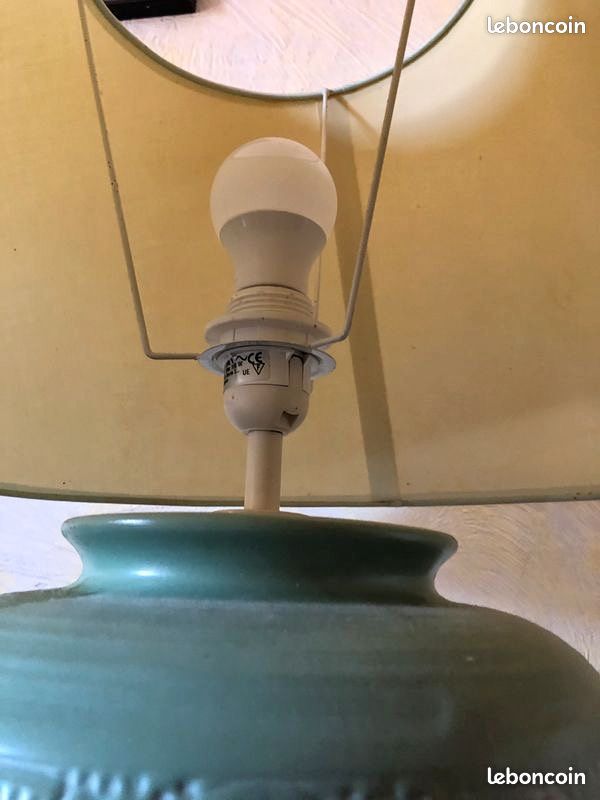 Lampe Vintage Élégante – Vert d’Eau & Détails Floraux (image 3)
