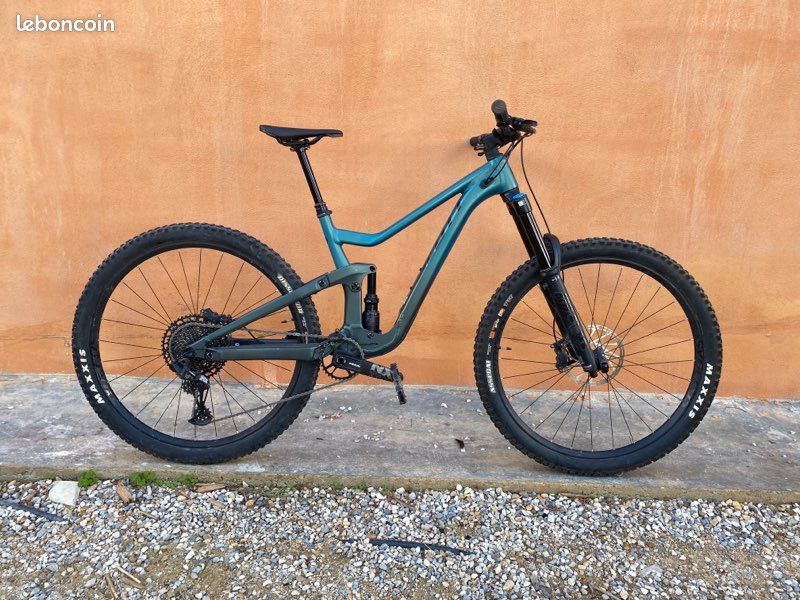 Vends très beau velo / VTT enduro / DH ransom 920 2023 (image 1)