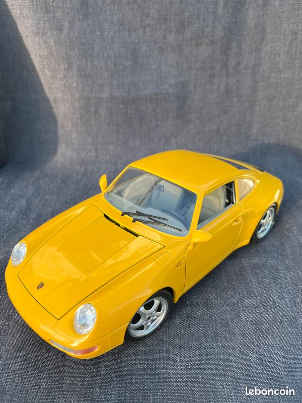 BURAGO 1/18 SCALE Diecast 3050 Porsche 911 Carrera 1993 Racing #22