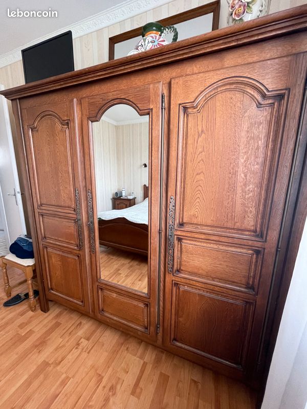 Armoire en bois avec miroir (image 1)
