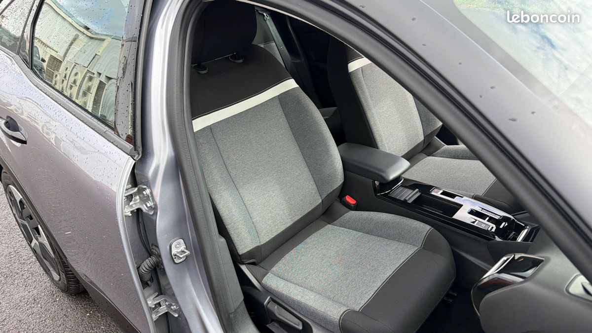 CITROEN C4 PureTech 130 S&S EAT8 Feel (image 26)
