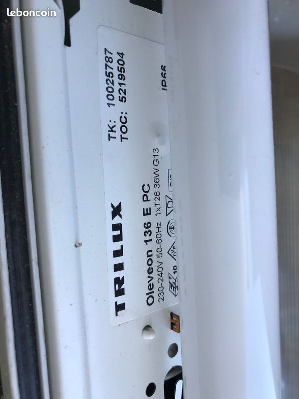 Réglette étanche TRILUX OLEVEON 136 E PC - Support néon tube fluorescent (image 3)
