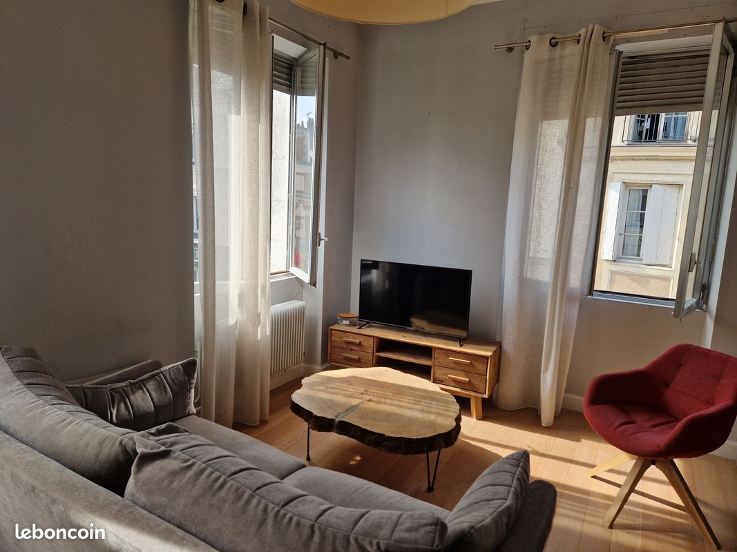 Parking 49 m² · à Poitiers · 49 m² · 820 €/mois