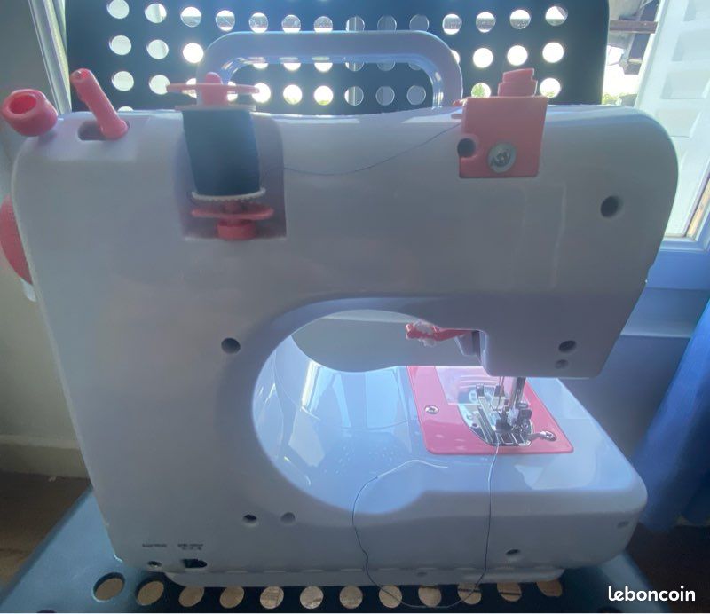 Machine à coudre (image 2)