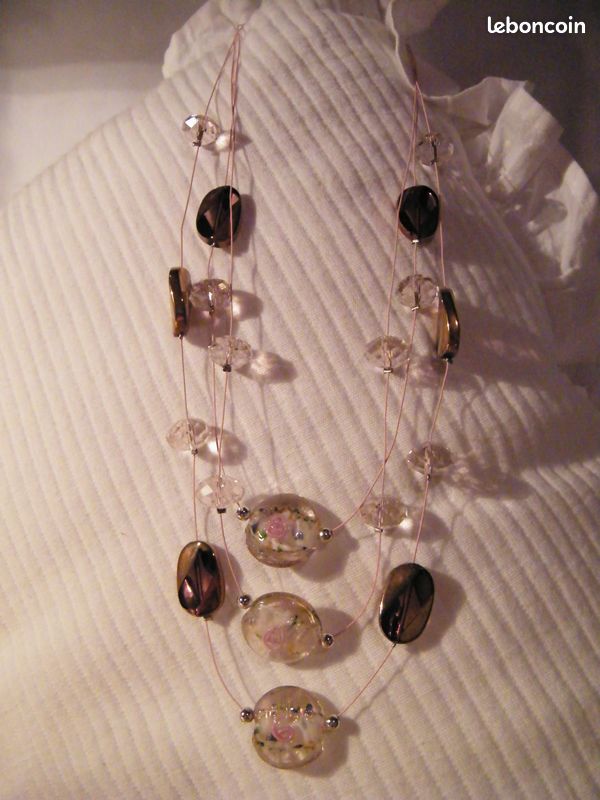 Collier rose (image 1)