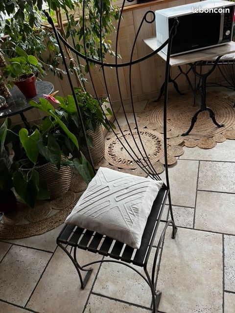 TABLE (CHABIN) et 2 CHAISES EN FER FORGE artisanales (image 9)