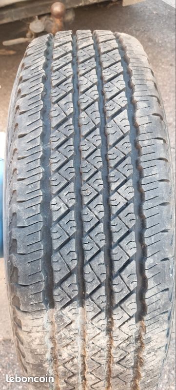 4 Pneus Roadstone 4x4 235 75 15 2021 (image 3)