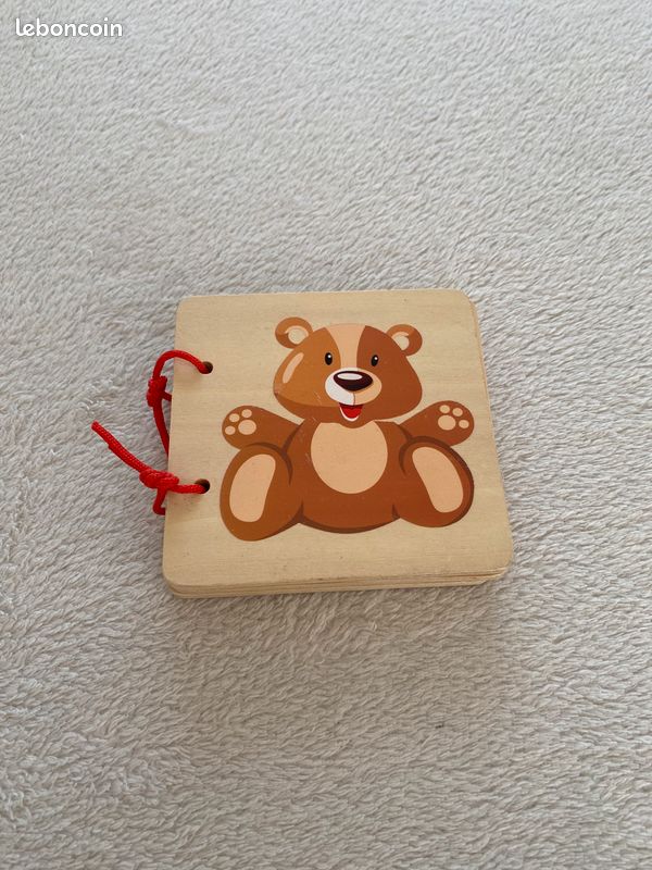 Livre en bois bébé avec images (image 1)