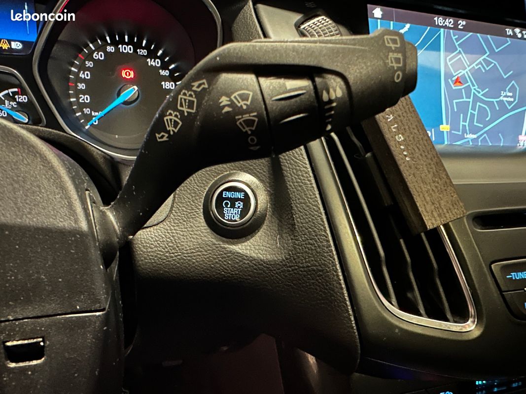 FORD FOCUS 1.0 EcoBoost 125ch Titanium (image 28)