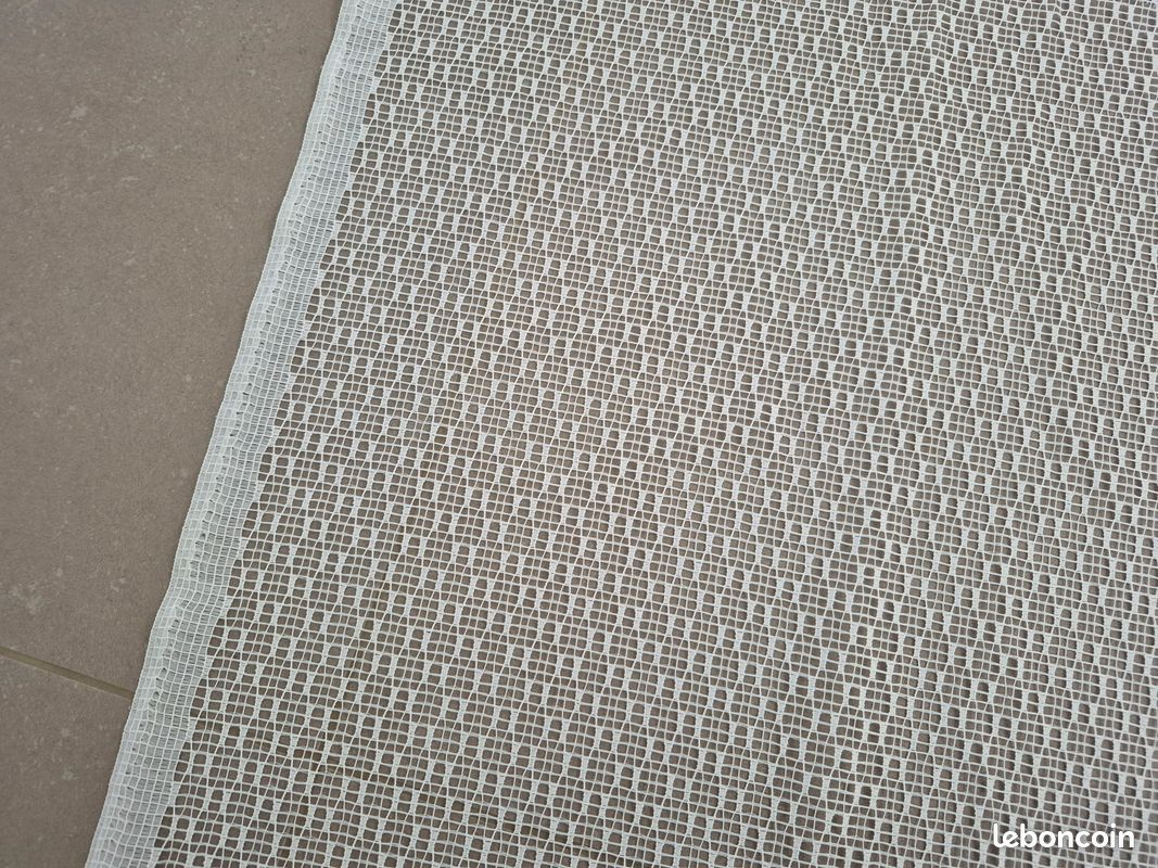 Rouleau De Voilage Blanc Polyester - Environ 28 Mètres Sur 3 Mètres