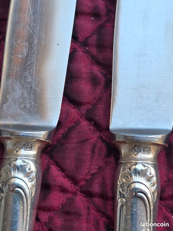 Superbe 6 couteaux de table manche métal argenté