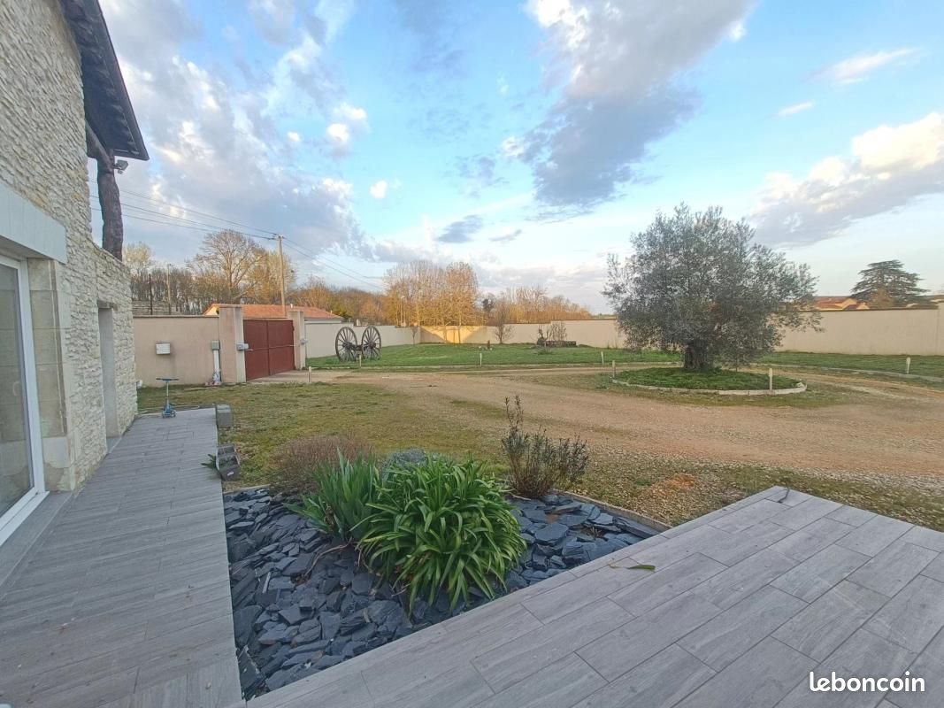Longère 8 pièces 325 m² - Champigny en Rochereau 86170 (image principale 10)