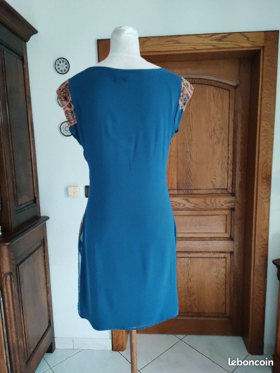 Robe Desigual Neuve - Taille 38 - Couleurs Beige Et Bordeaux - Style Unique - Sans étiquettes