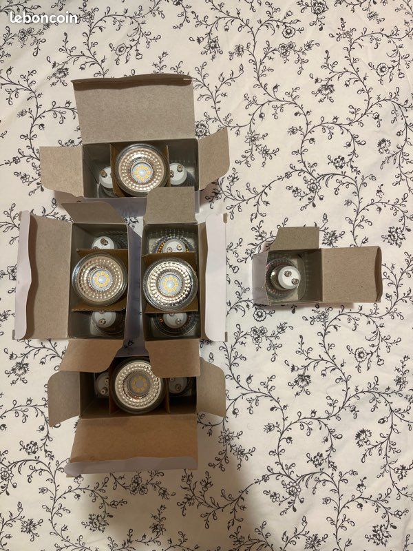 16 ampoules spot LED culot GU10 neuves (image 1)