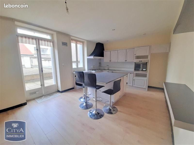 Appartement 5 pièces 132 m² · à Roanne · 132 m² · 900 €/mois