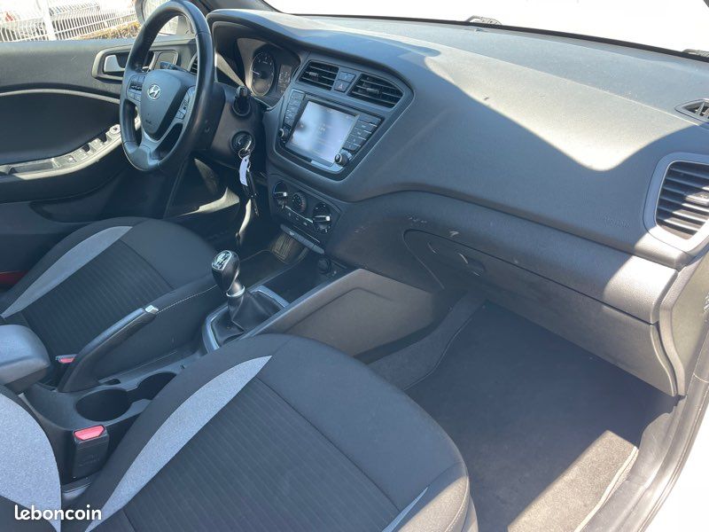 HYUNDAI i20 II 5 Portes 1.1 CRDi 12V 75 cv (image 5)