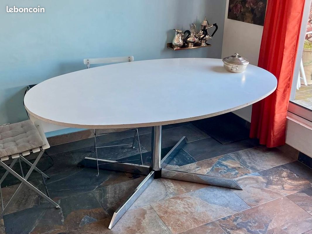 Table ovale (image 1)
