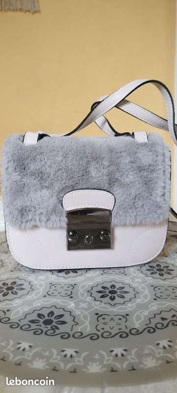 Petit prix sac à main couleur lavande avec fausse fourrure (image 1)