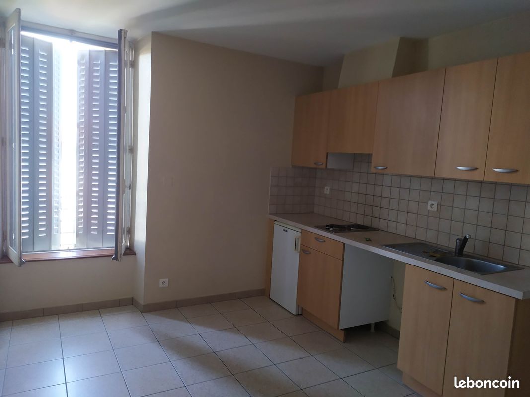Parking 2 pièces 30 m² · à Parthenay · 30 m² · 400 €