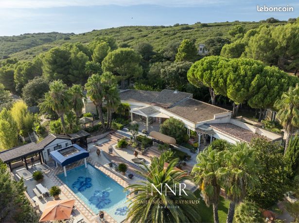 La Palmeraie-Villa de plain-pied de 420m² sur 21 767m² dont 4000m² constructibles