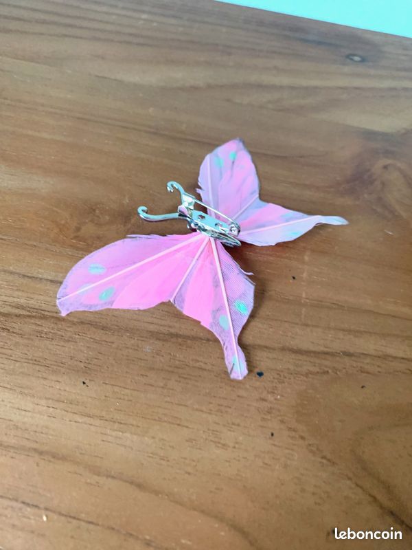 Très jolie broche bijou vintage couleur or florilège de perles nacrées