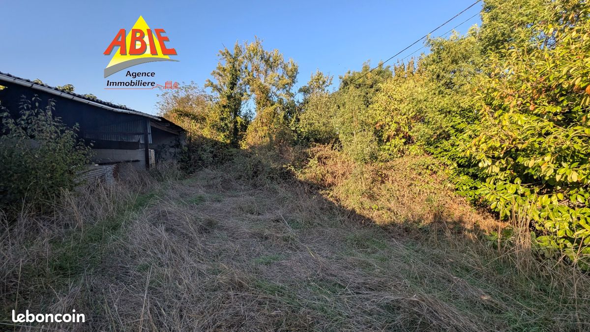 Terrain 1200 m² · à Bessines · 1 200 m² · 84 500 €